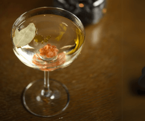 Drinks com azeite de oliva são deliciosos e podem ser uma alternativa deliciosa para receber os amigos com preparos nada convencionais!