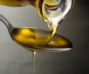 Afinal, o azeite faz bem? Descubra porque o consumo diário deste alimento tão rico pode trazer benefícios impressionantes para sua saúde.